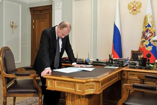 Анализ: Русия е застрашена от конфликти между три нови центъра на сила в света