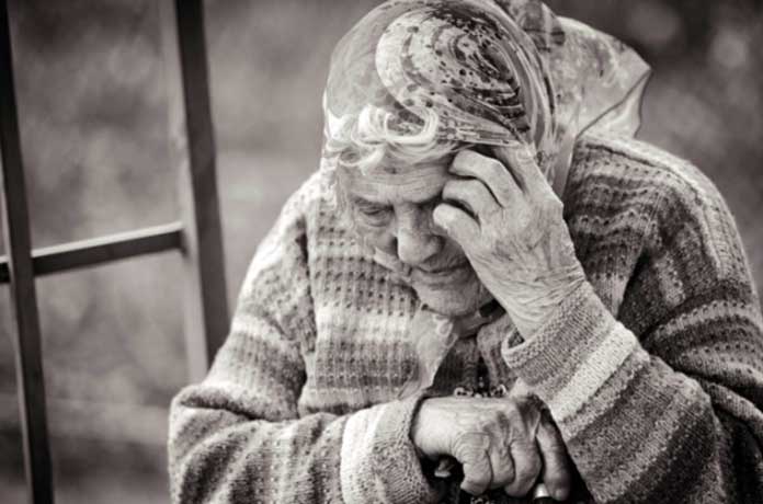 Възрастните българи си правят приживе панихиди заради мизерията и самотата