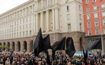 Майките на деца с увреждания излизат отново на протест, искат оставката на Деница Сачева