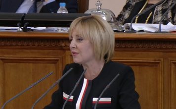 Мая Манолова е председателят на Комисията по ревизията в парламента