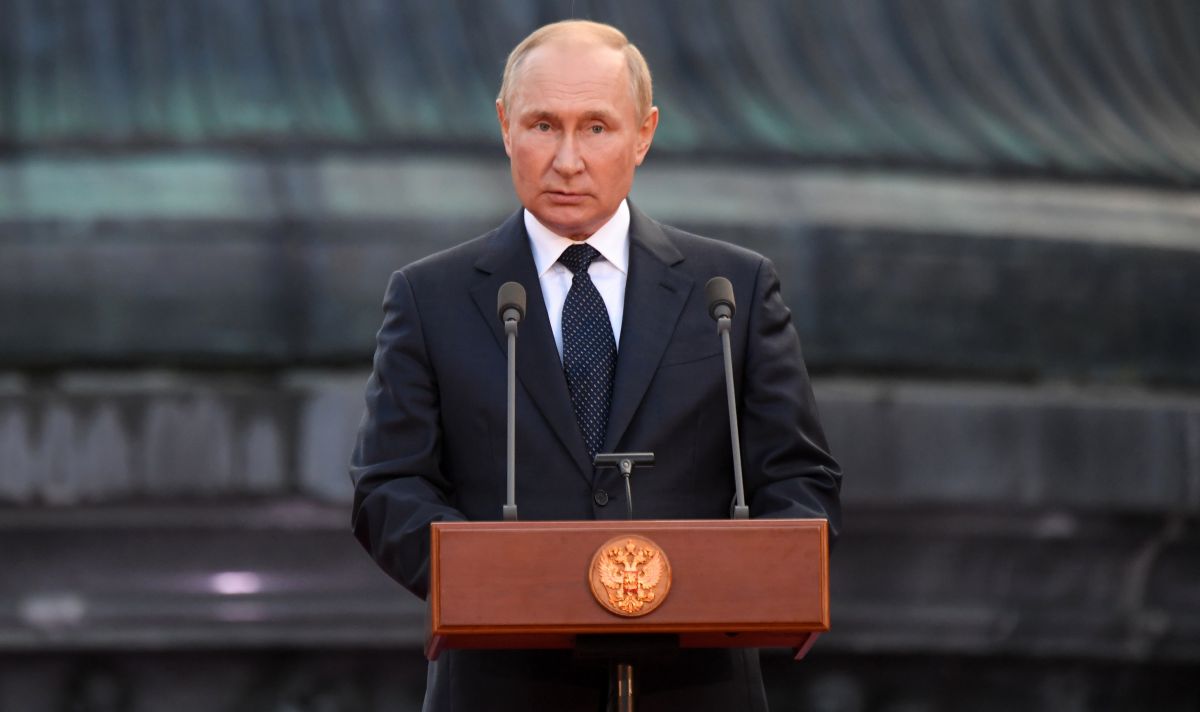 Путин слага край на „специалната операция“ в Украйна и дава началото на…