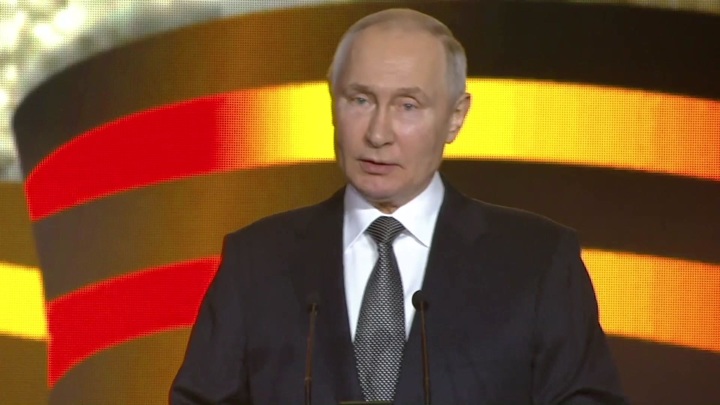 Путин от Волгоград: Западът трябва да разбере, че Русия ще отговори на танковете не само с бронирани машини