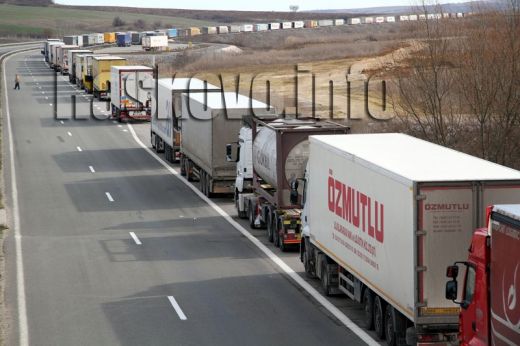 12-километрова опашка от камиони на “Капитан Андреево” , катастрофа затвори магистралата