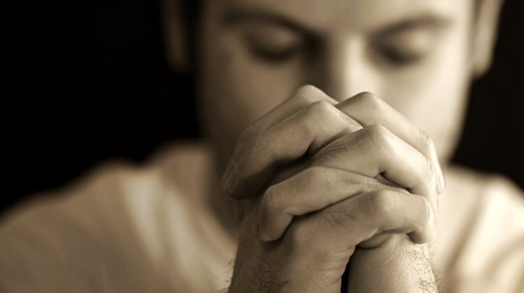 Прочетете я бавно 7 пъти: Тази молитва затваря болестите и нещастията зад 7 ключалки! (запазете я, защото помага)