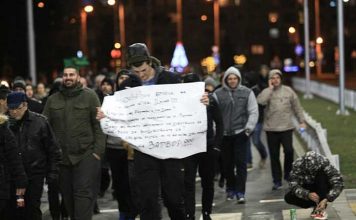 Сблъсъци на протестиращи и полиция в Перник, градът е окупиран от жандармерия