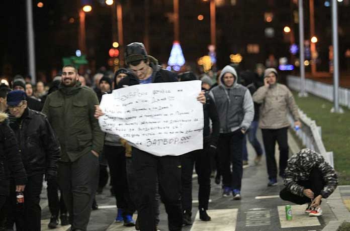 Сблъсъци на протестиращи и полиция в Перник, градът е окупиран от жандармерия