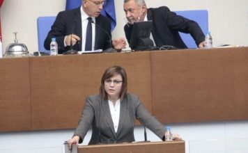 Скандал в парламента Нинова настоя премиерът да дойде в залата заради ваксините, Караянчева отказа