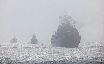 Руски бойни кораби с ракети заеха позиции в Черно море в готовност за нова атака