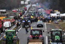 Европа се тресе: Фермери и таксиметрови шофьори блокираха Париж и Брюксел, Италия също въстана